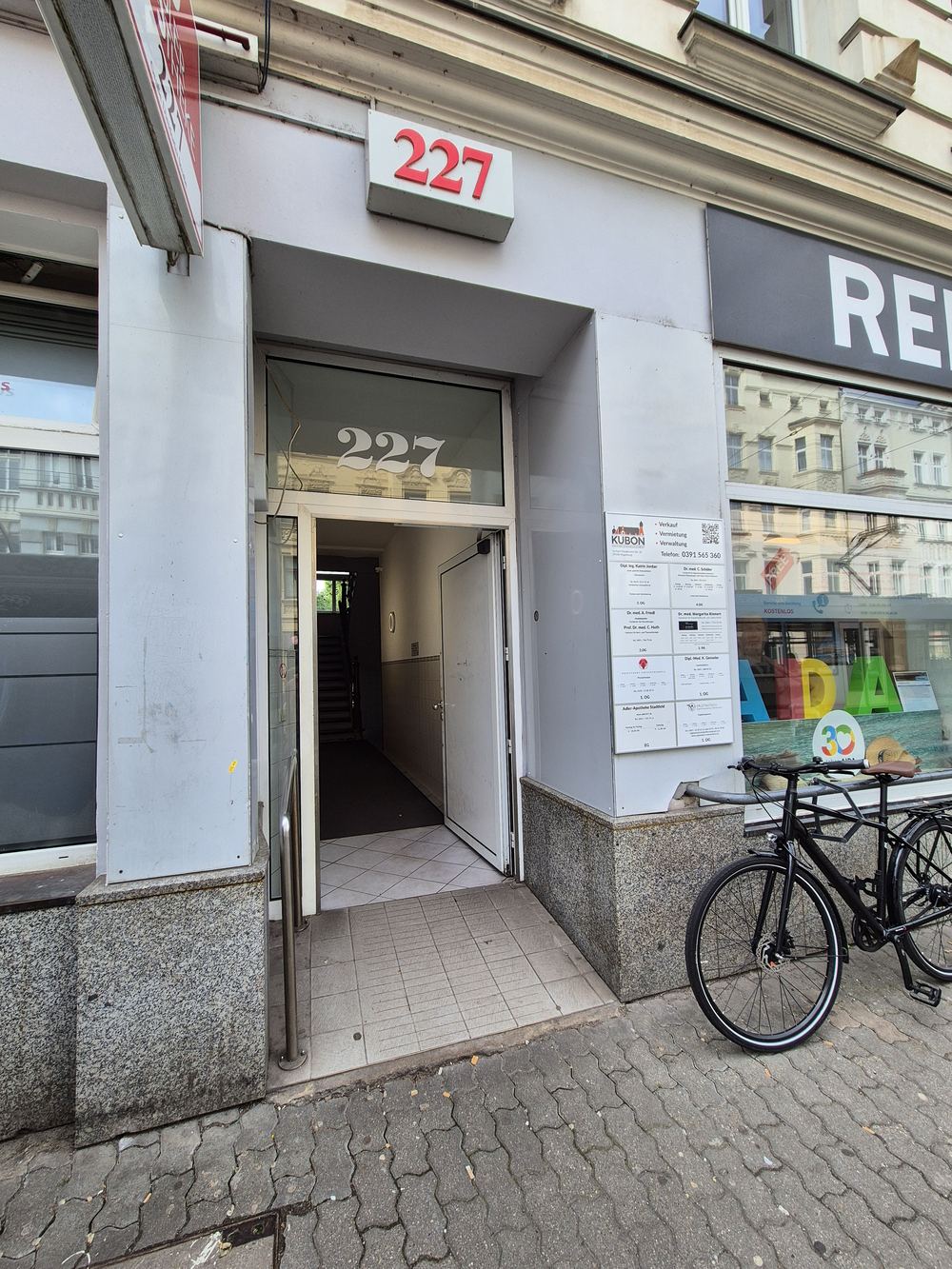 Hauseingang Große Diesdorfer Straße 227